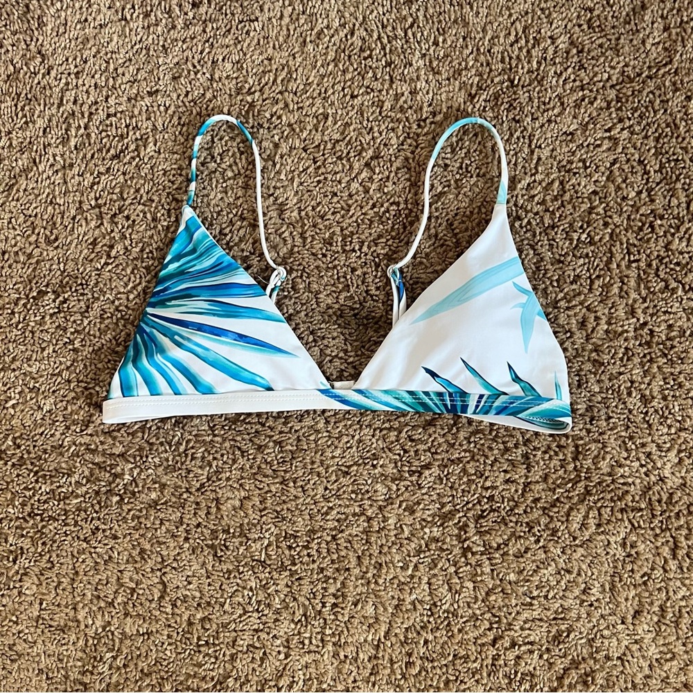 Blue and white cupshe triangle bikini tops